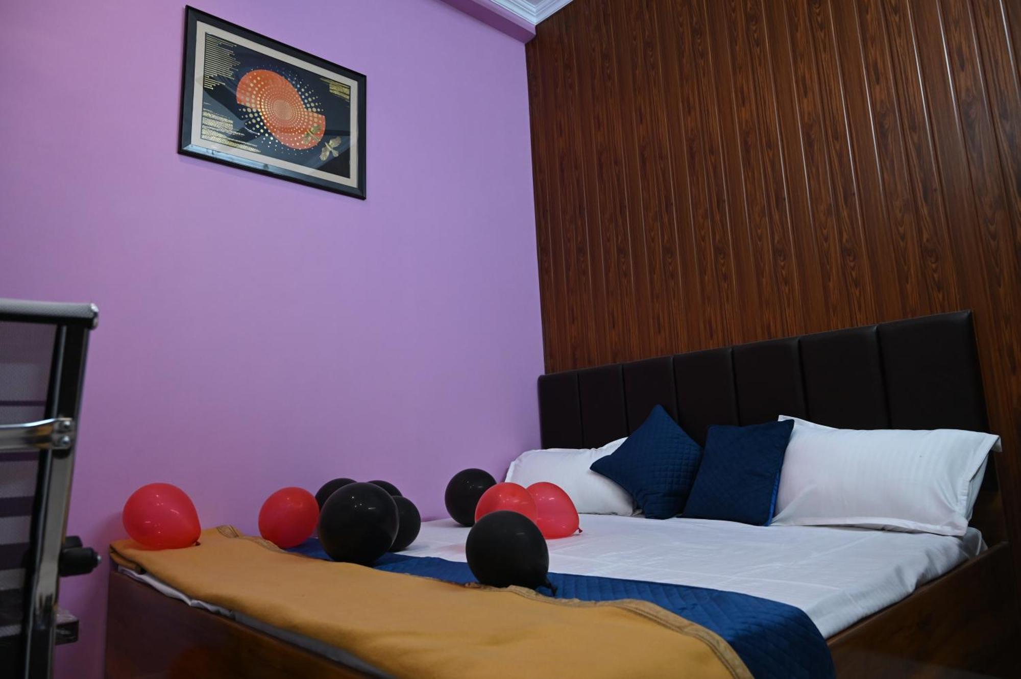 Hotel Ayodhya Paying Guest Exterior photo